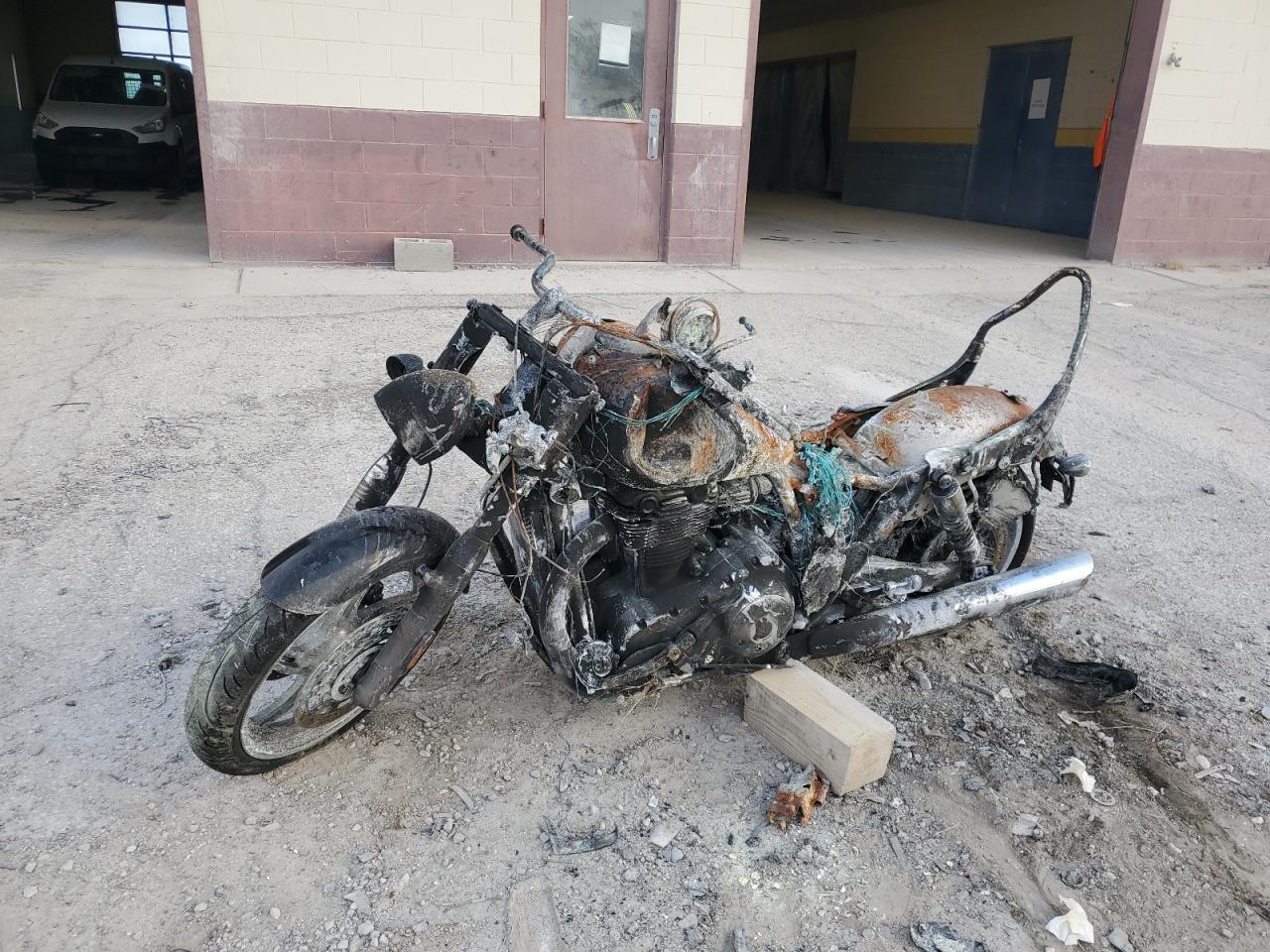 2014 TRIUMPH Thunderbir VIN SMTB01TL2EJ615012 photo 3