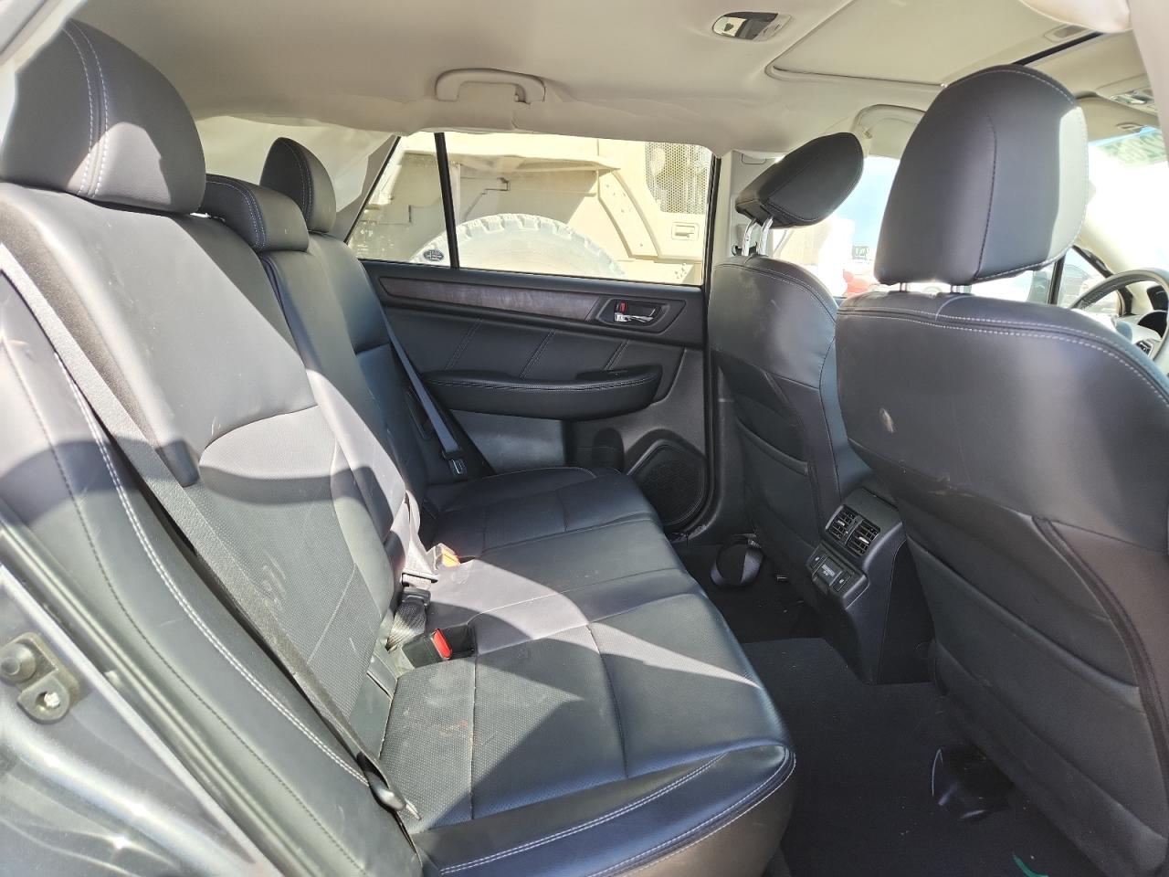 2018 Subaru Outback VIN 4S4BSANC5J3331695 photo 11