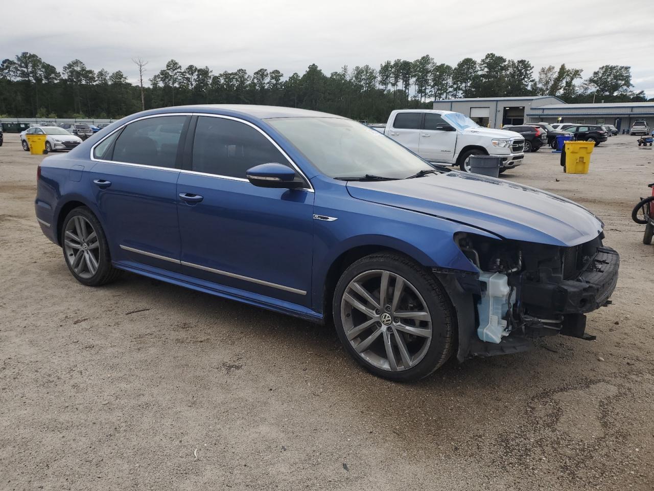 2017 Volkswagen Passat VIN 1VWDT7A33HC065118 photo 4