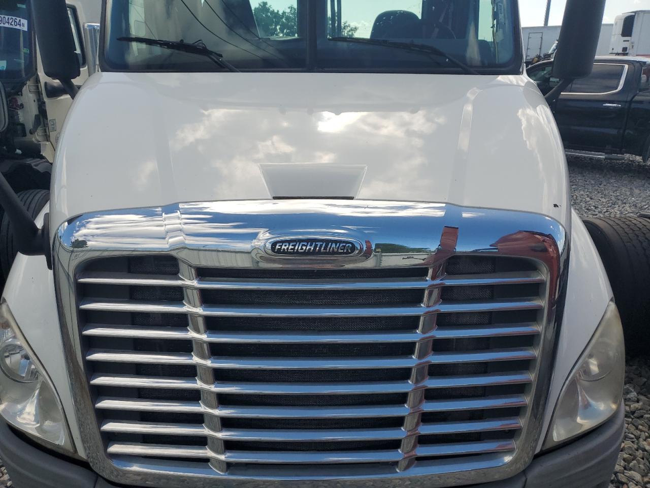 2016 FREIGHTLINER All other VIN 3AKBGADV9GSHB2527 photo 7