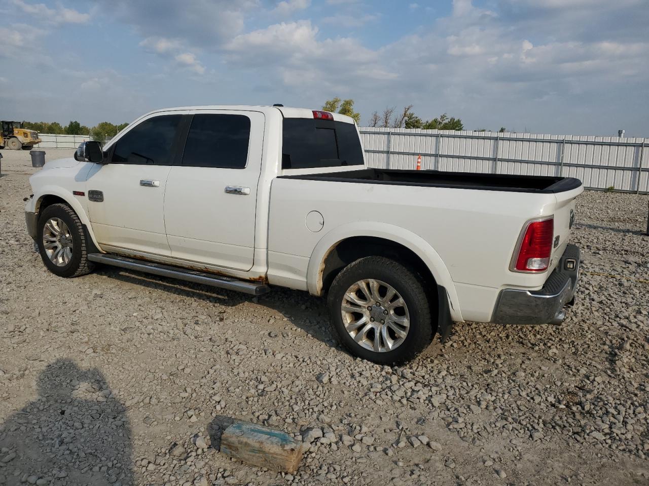 2015 Ram 1500 VIN 1C6RR7WM1FS679393 photo 2