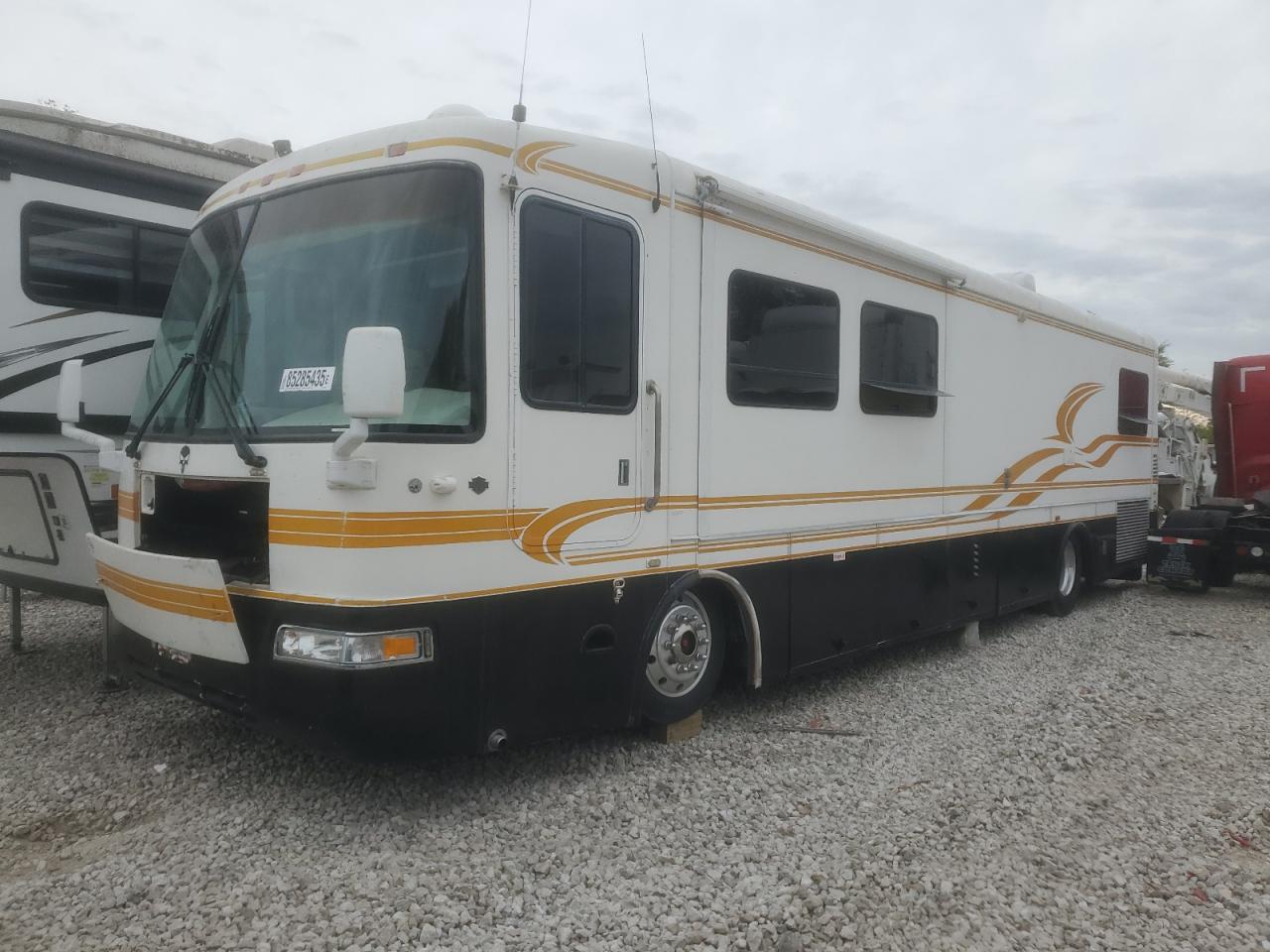2001 SPARTAN All models VIN 4VZBN2399YC037928 photo 2