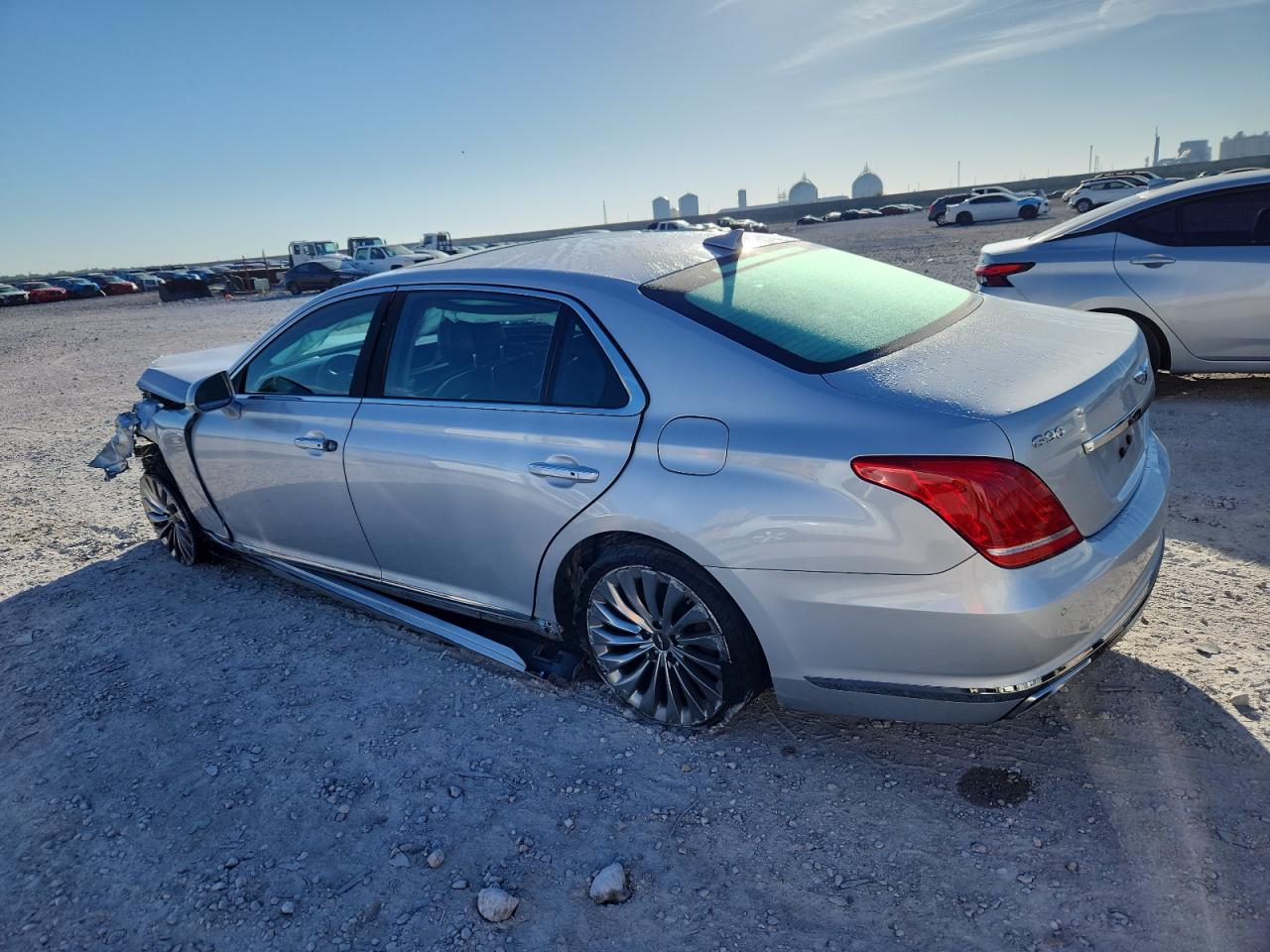2019 Genesis G90 VIN KMTF54JH1KU054122 photo 2