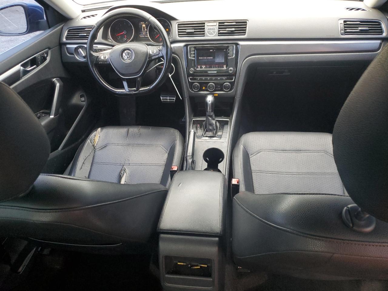 2017 Volkswagen Passat VIN 1VWDT7A33HC065118 photo 8