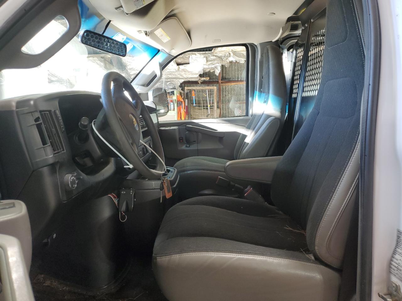 2021 Chevrolet Express VIN 1GCWGAF77M1309822 photo 7