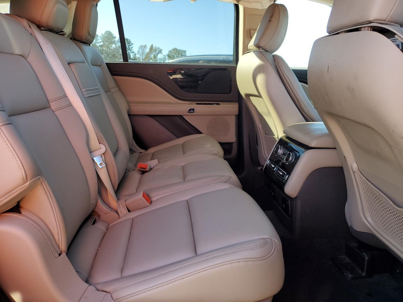 2023 Lincoln Aviator VIN 5LM5J6WC0PGL11056 photo 10