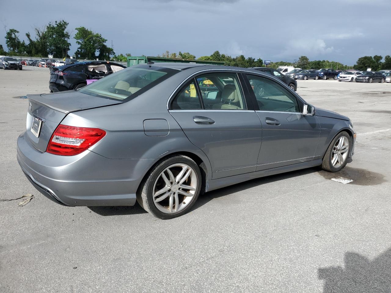 2014 Mercedes-Benz C class VIN WDDGF4HBXEA932708 photo 3