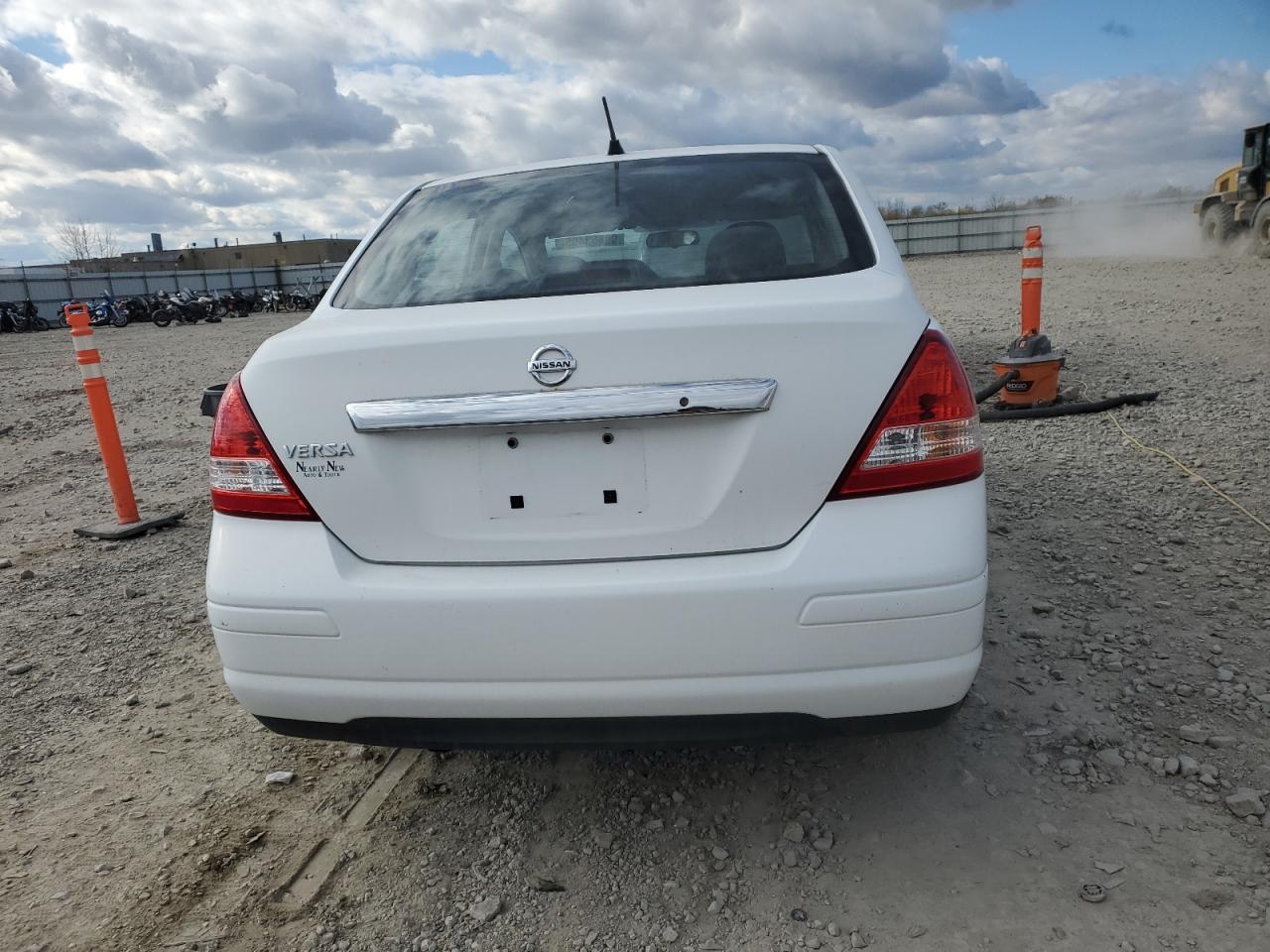 2011 NISS Versa VIN 3N1BC1AP2BL411619 photo 6