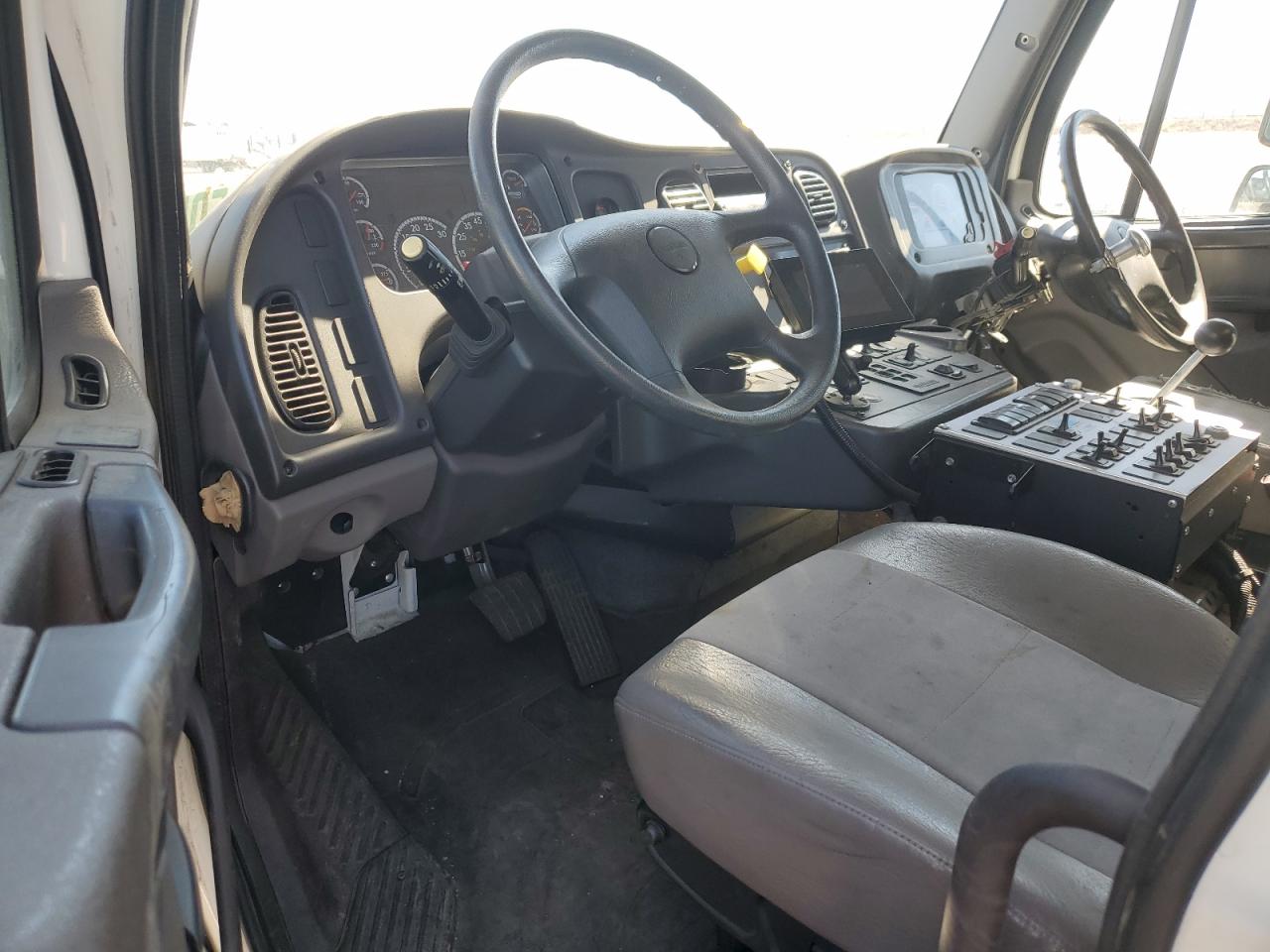 2018 FREIGHTLINER All models VIN 1FVAC4DX8JHJS0341 photo 8