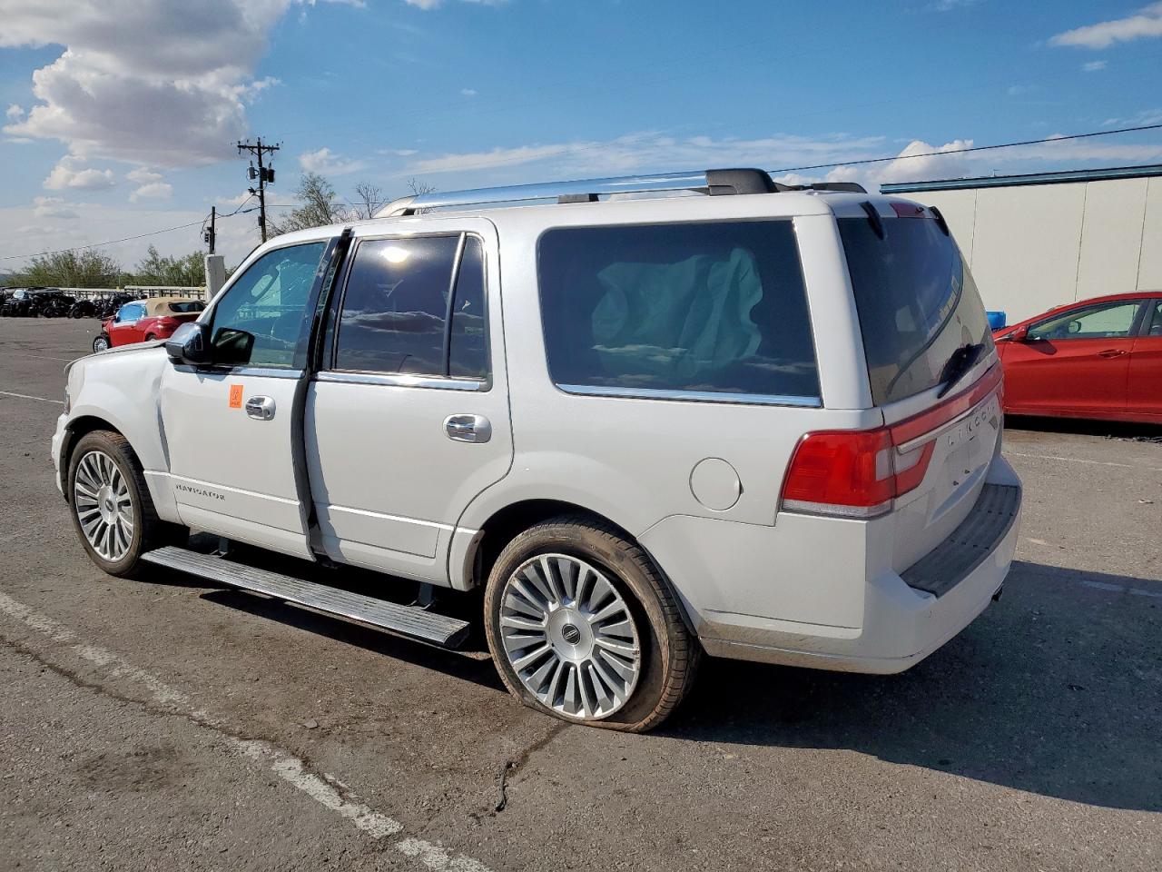 2015 Lincoln Navigator VIN 5LMJJ2JT6FEJ11307 photo 2