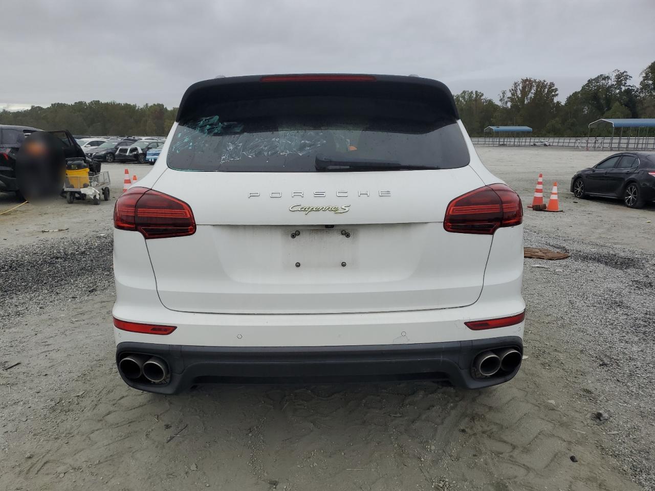 2017 Porsche Cayenne VIN WP1AE2A27HLA70329 photo 6