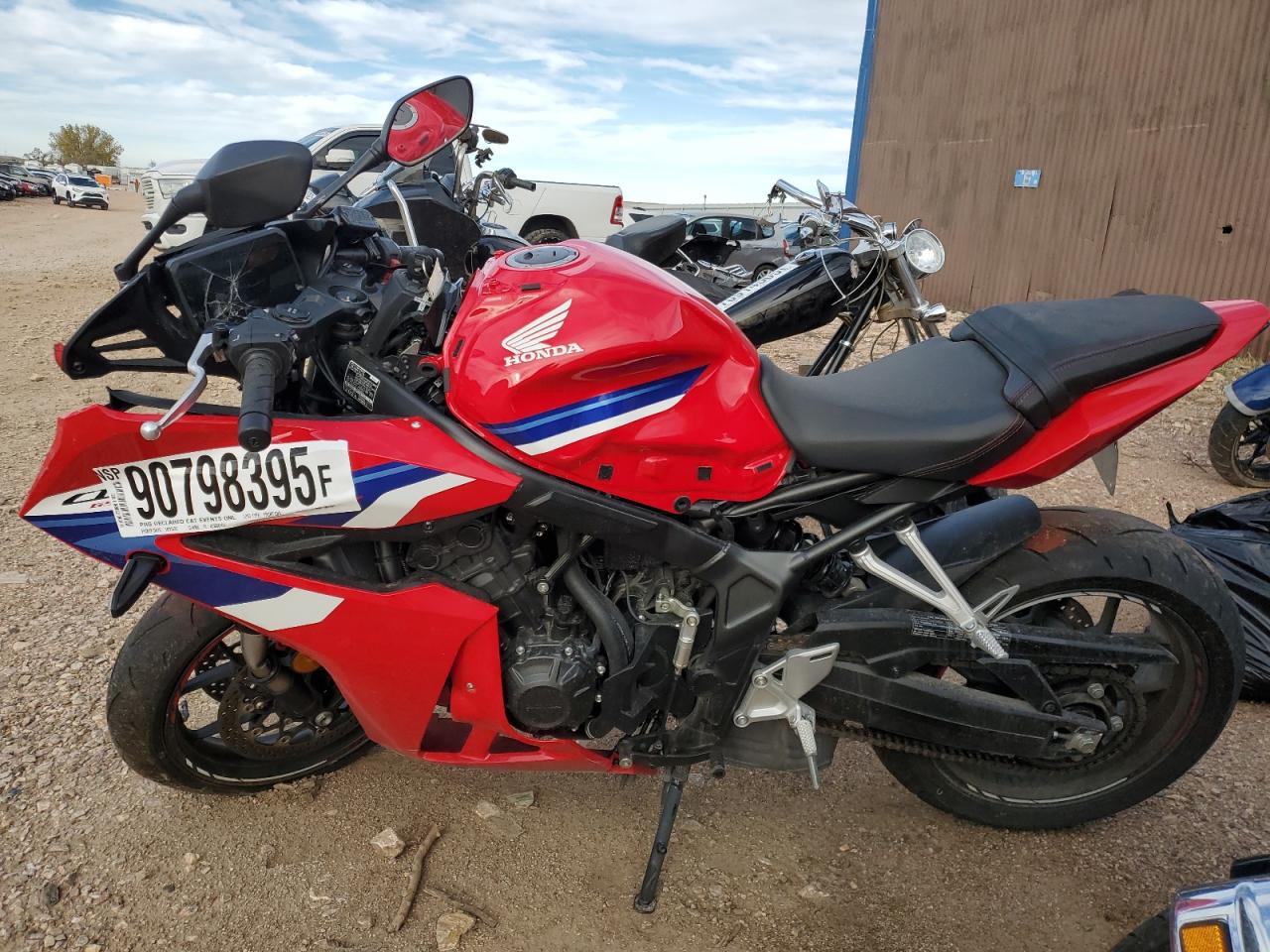 2024 Honda Cbr cycle VIN MLHRH1551R5001441 photo 3