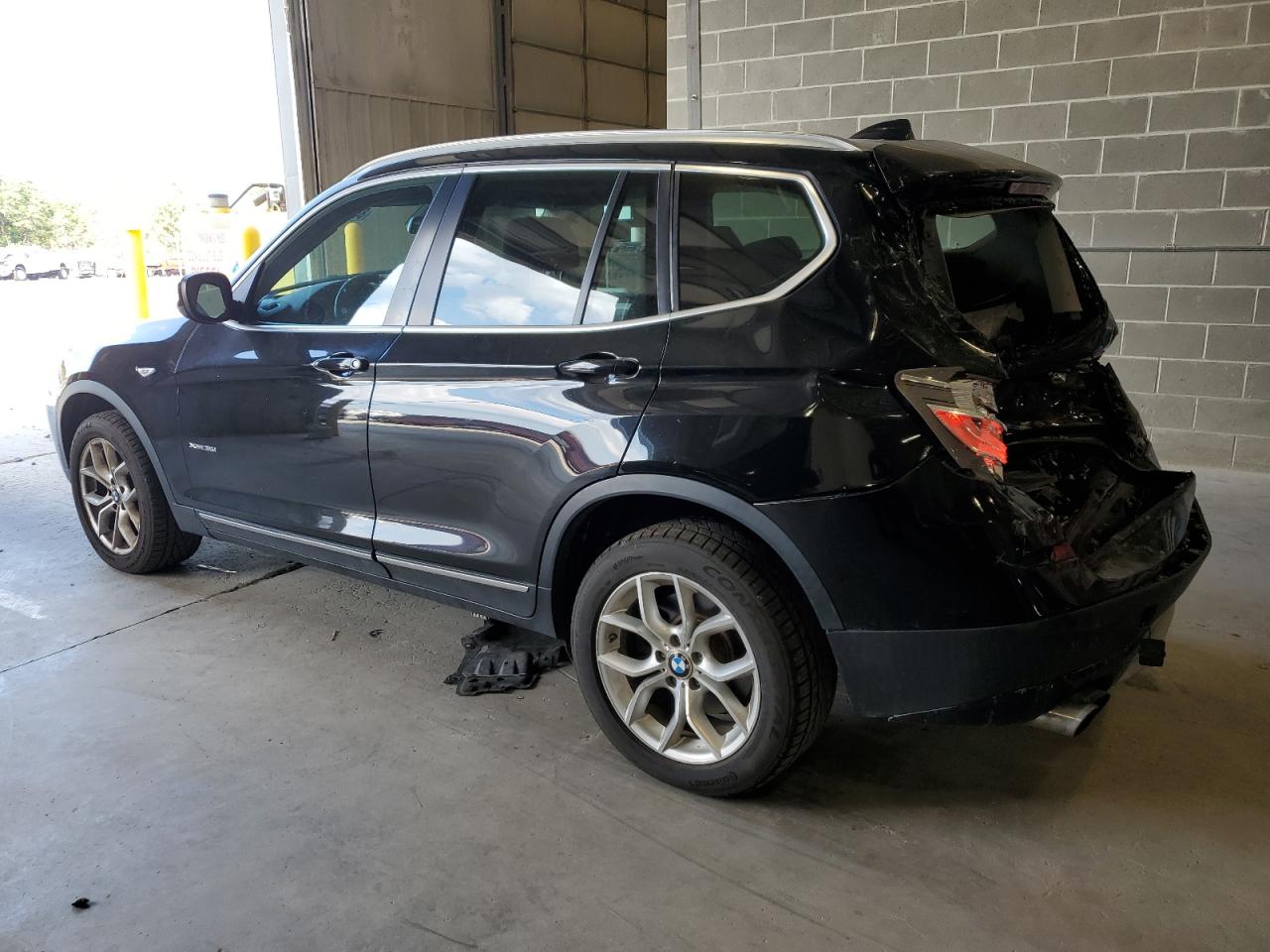 2011 BMW X3 VIN 5UXWX7C54BL734002 photo 2