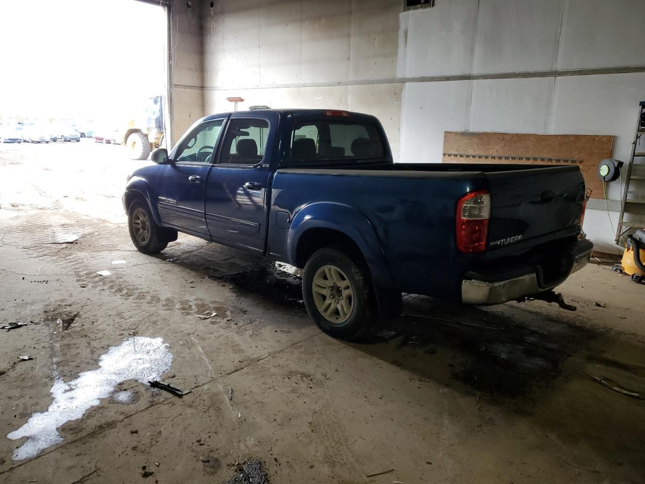 2005 Toyota Tundra VIN 5TBDT44145S482830 photo 2