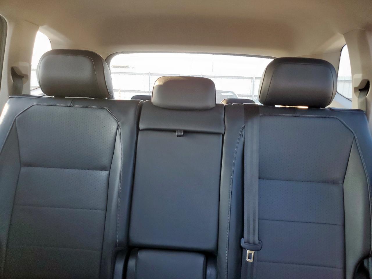 2018 Volkswagen Tiguan VIN 3VV3B7AX4JM106589 photo 10