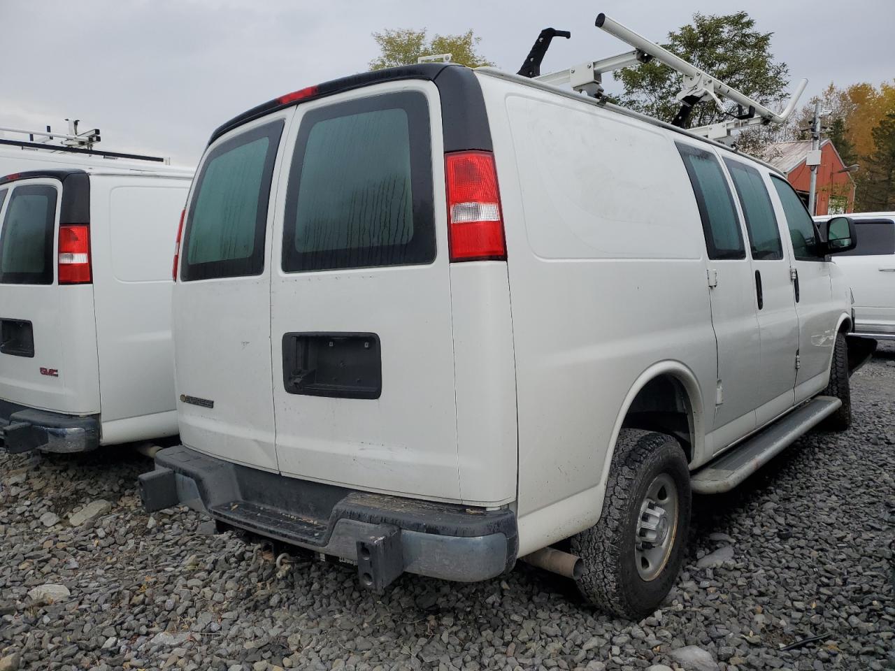 2021 Chevrolet Express VIN 1GCWGAF77M1309822 photo 3