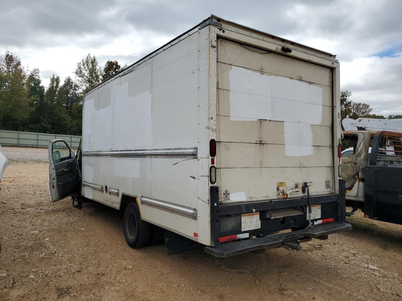 2014 GMC Savana VIN 1GD374CGXE1910275 photo 2