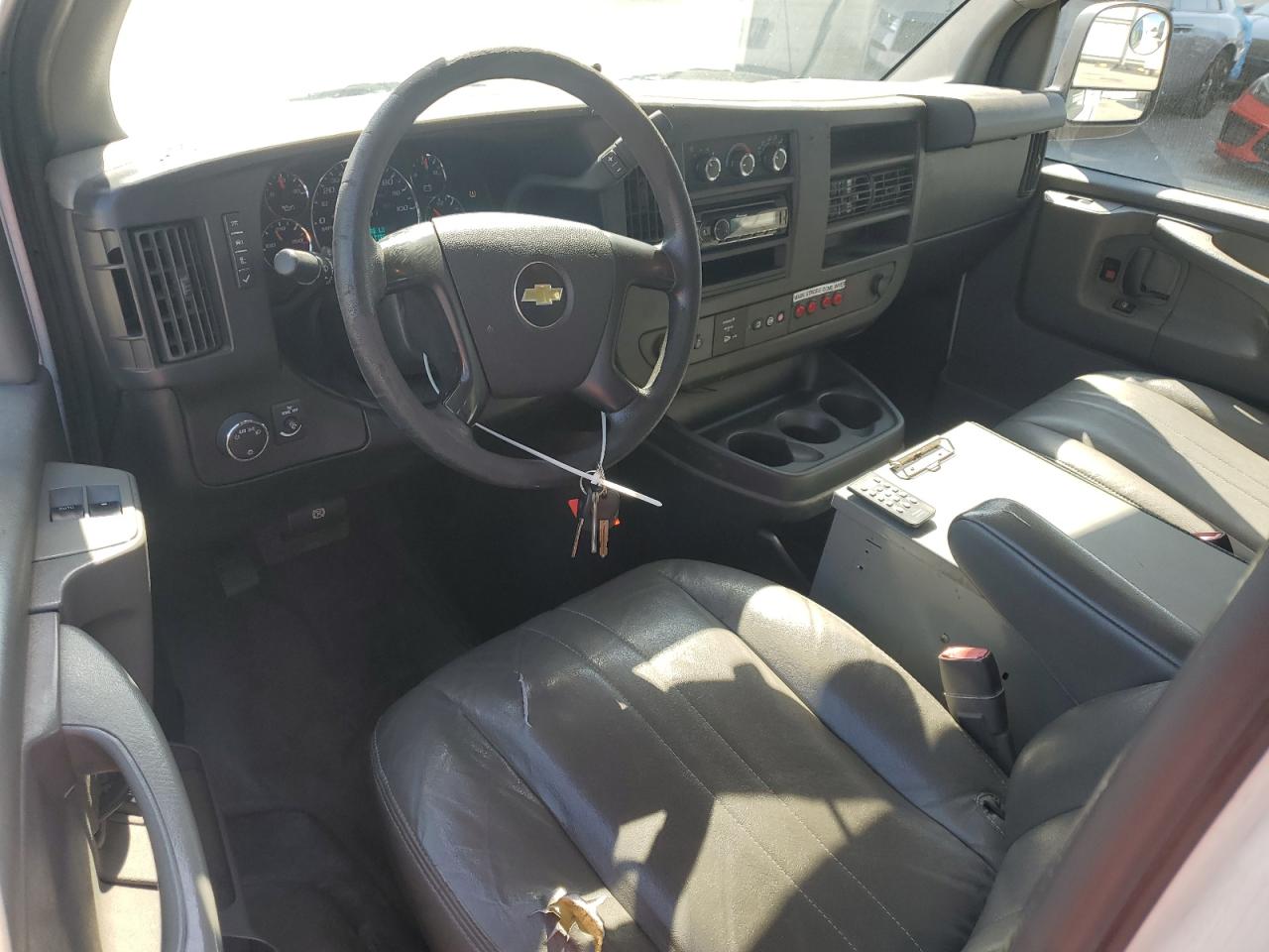 2014 Chevrolet Express VIN 1GCWGFCB2E1118218 photo 8