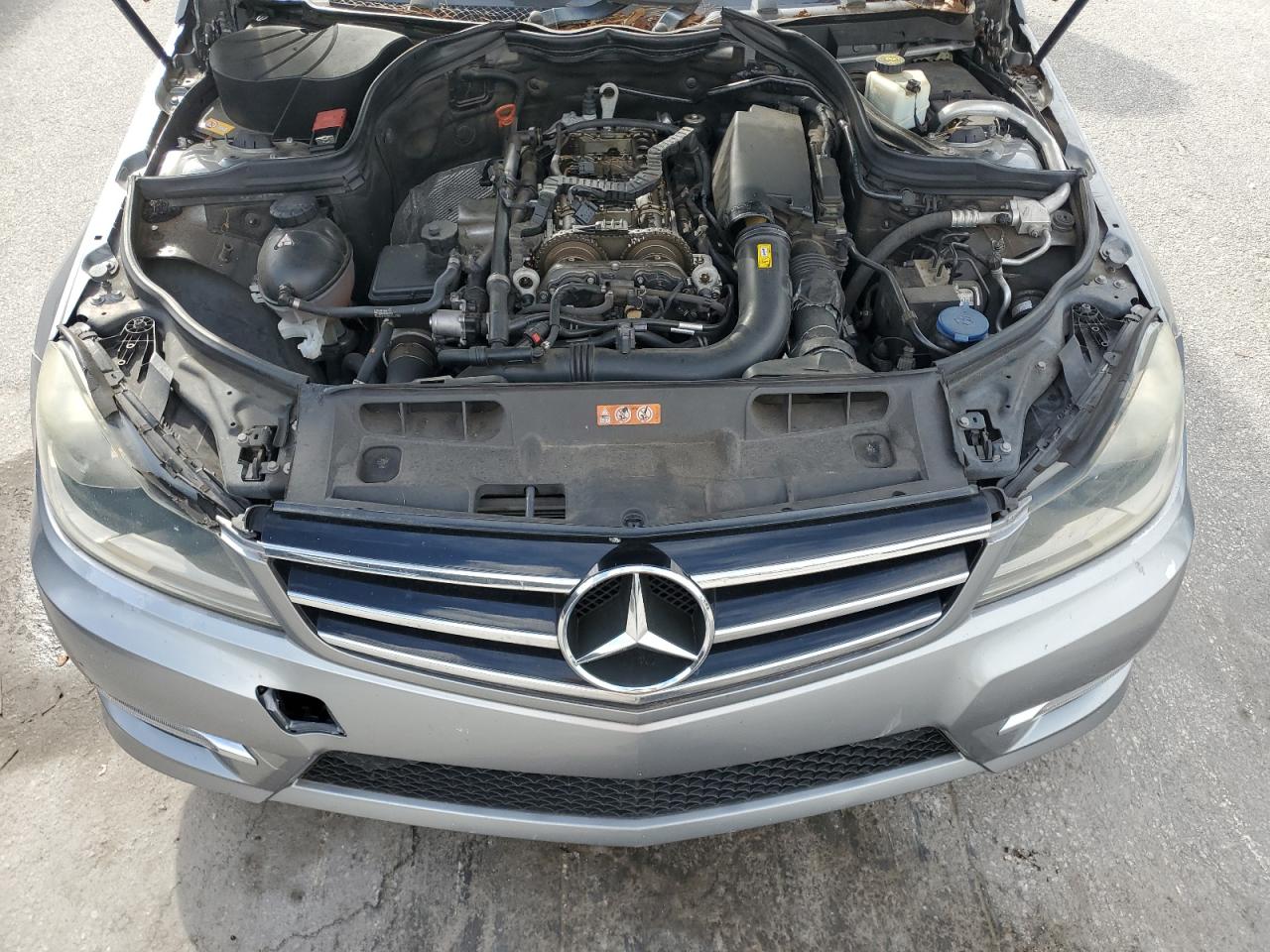 2014 Mercedes-Benz C class VIN WDDGF4HBXEA932708 photo 11