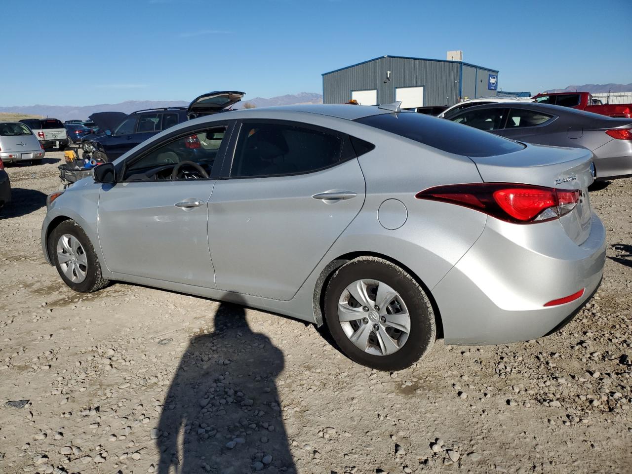 2016 Hyundai Elantra VIN 5NPDH4AE1GH728001 photo 2