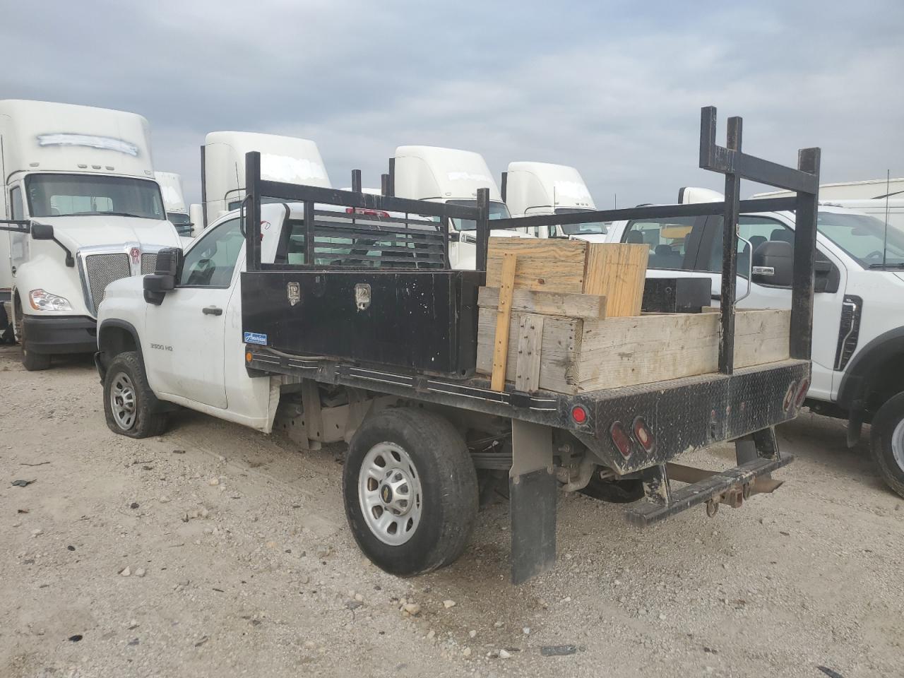 2020 Chevrolet All models VIN 1GC3WRE77LF245613 photo 2