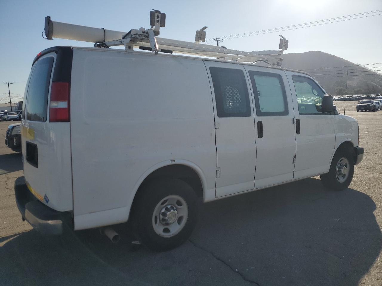 2014 Chevy Express VIN 1GCWGFCBXE1136000 photo 3
