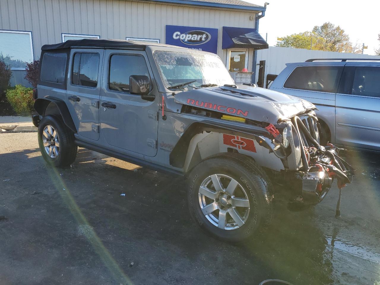 2018 Jeep Wrangler / VIN 1C4HJXFG3JW251817 photo 4