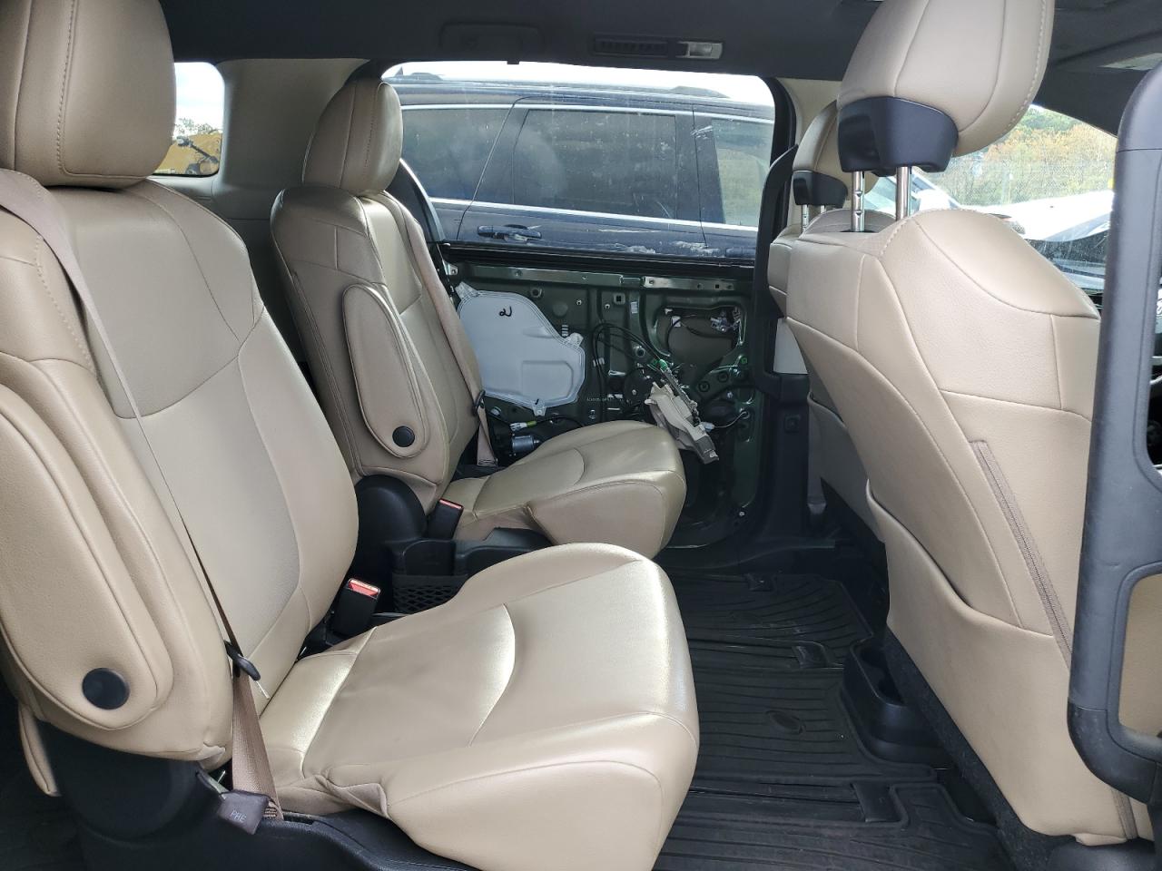 2022 Toyota All models VIN 5TDYRKECXNS077857 photo 11