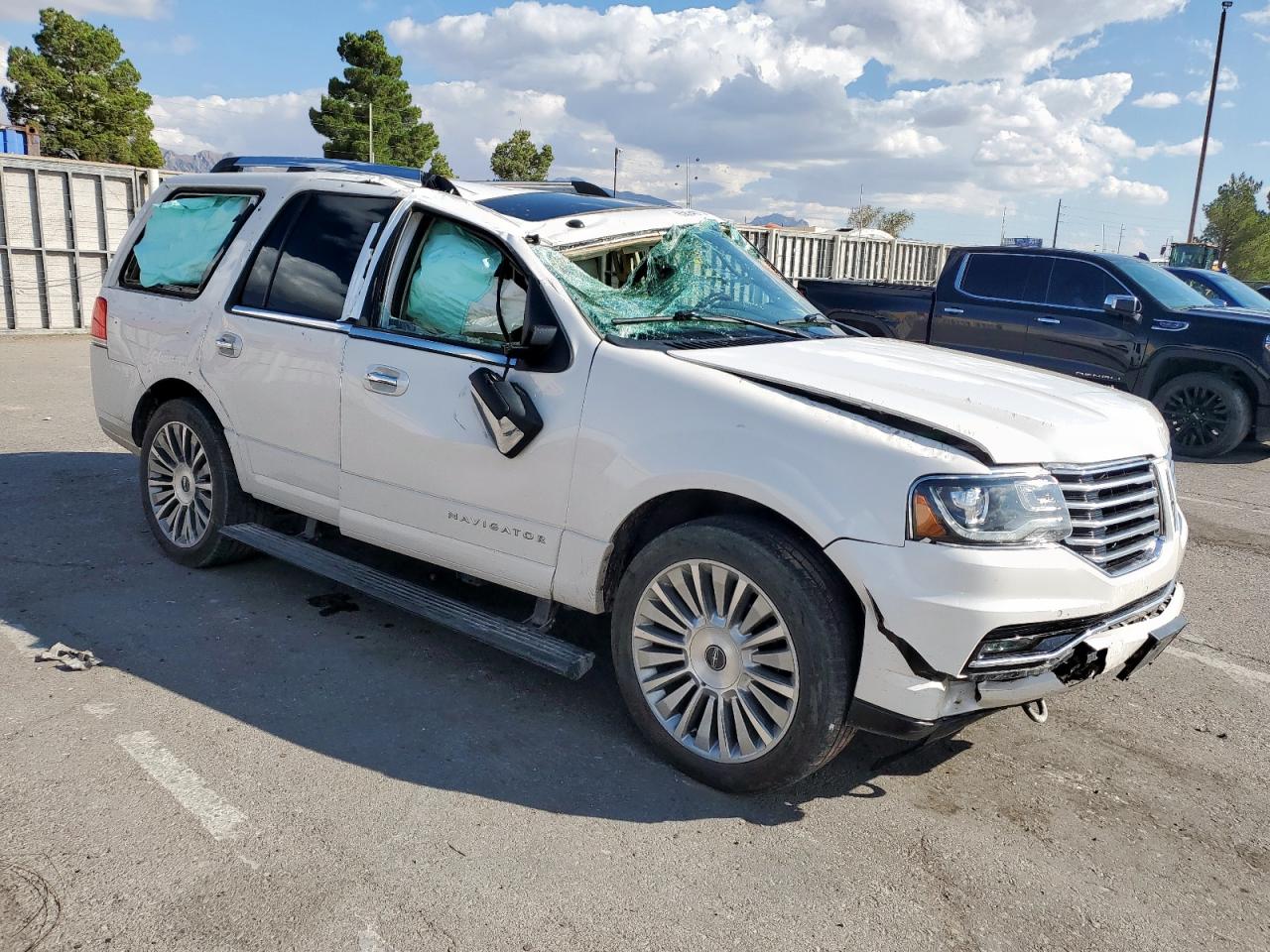 2015 Lincoln Navigator VIN 5LMJJ2JT6FEJ11307 photo 4