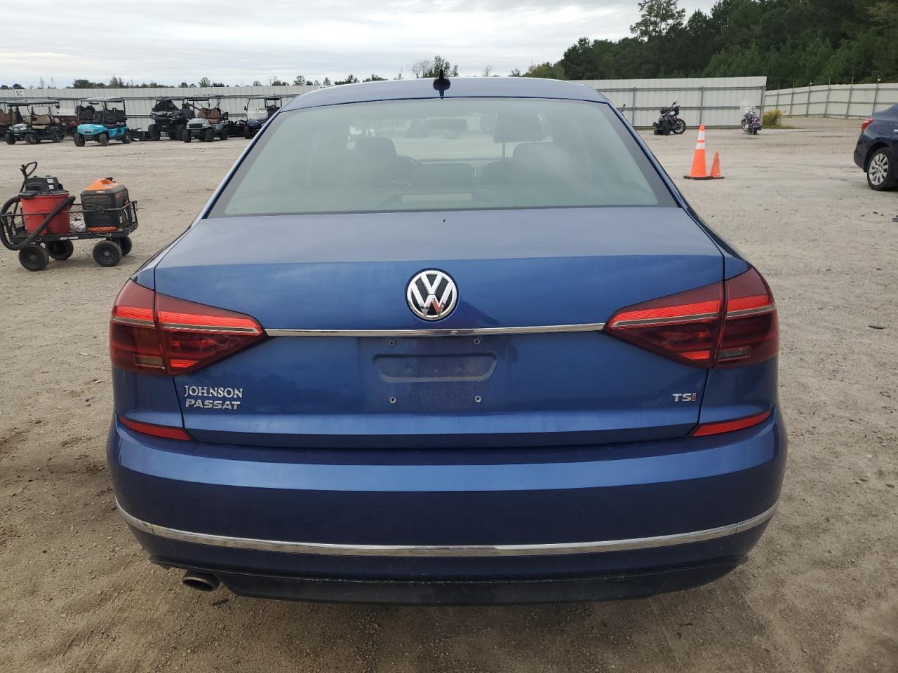 2017 Volkswagen Passat VIN 1VWDT7A33HC065118 photo 6