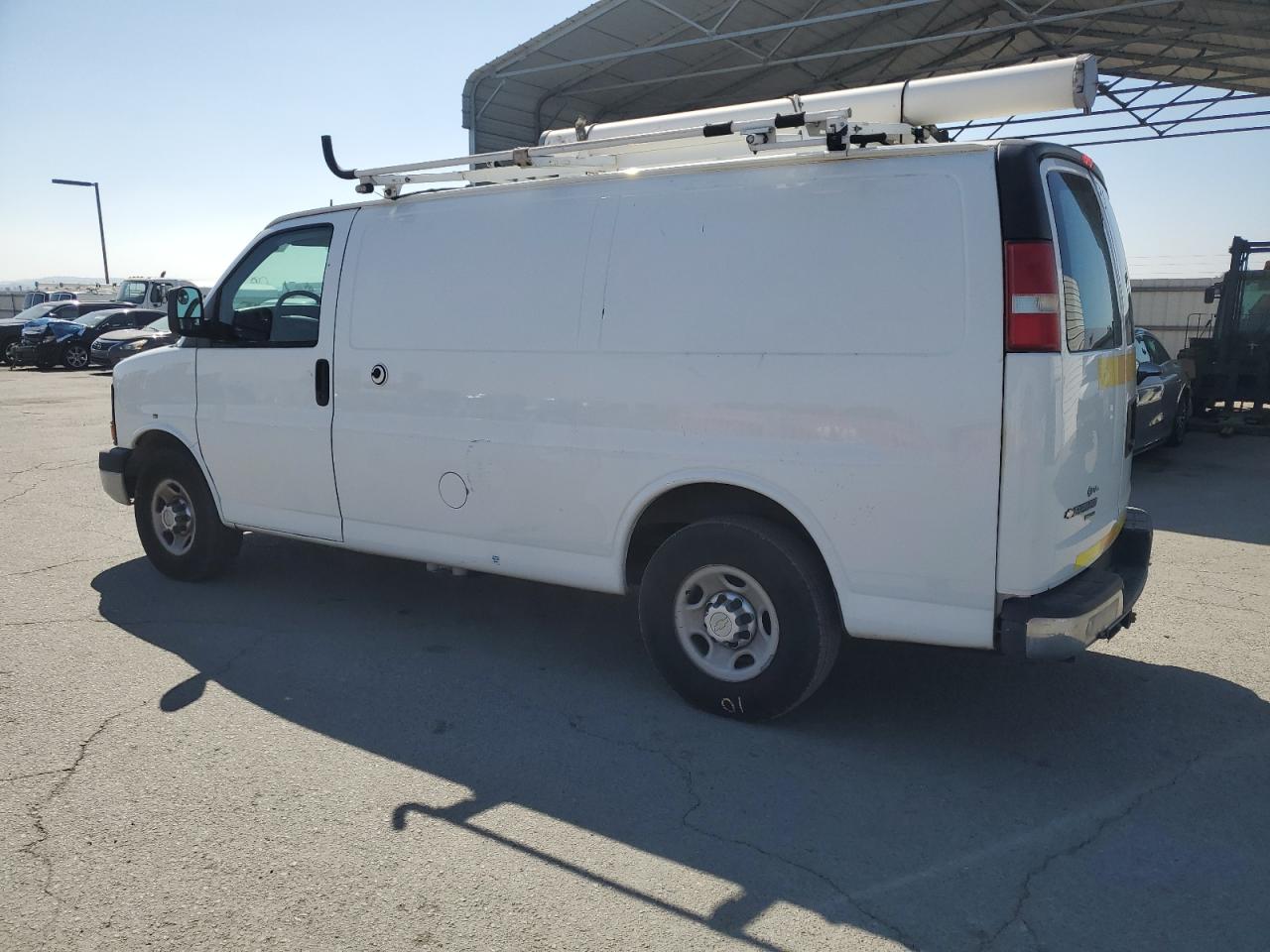 2014 Chevrolet Express VIN 1GCWGFCB2E1118218 photo 2