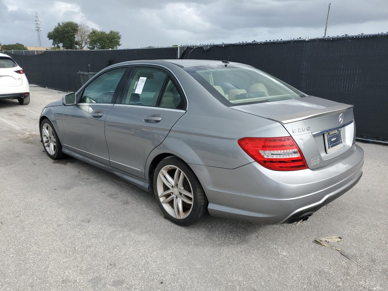 2014 Mercedes-Benz C class VIN WDDGF4HBXEA932708 photo 2