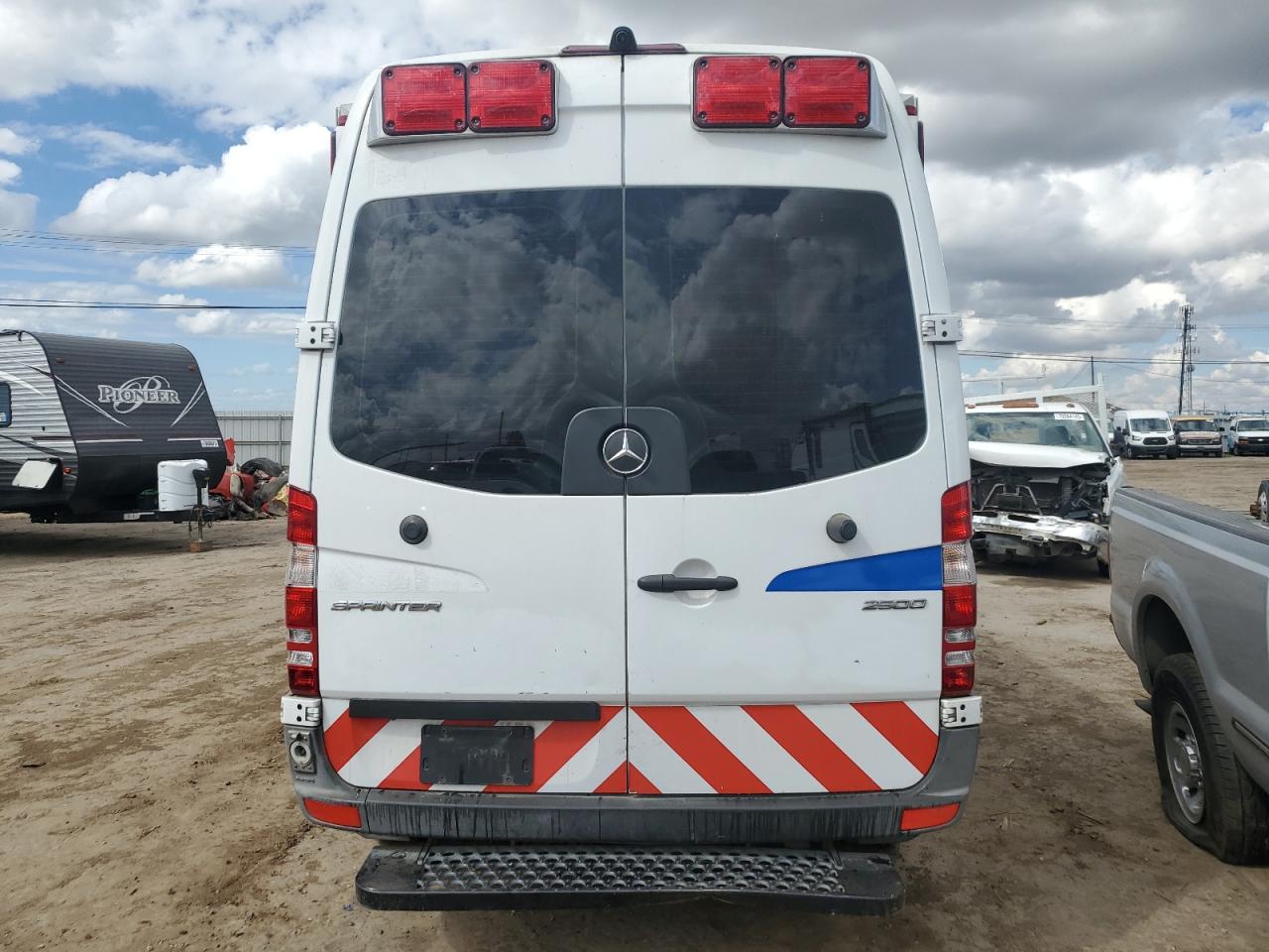2017 Mercedes-Benz Sprinter VIN WDAPE7CD2HP390628 photo 6