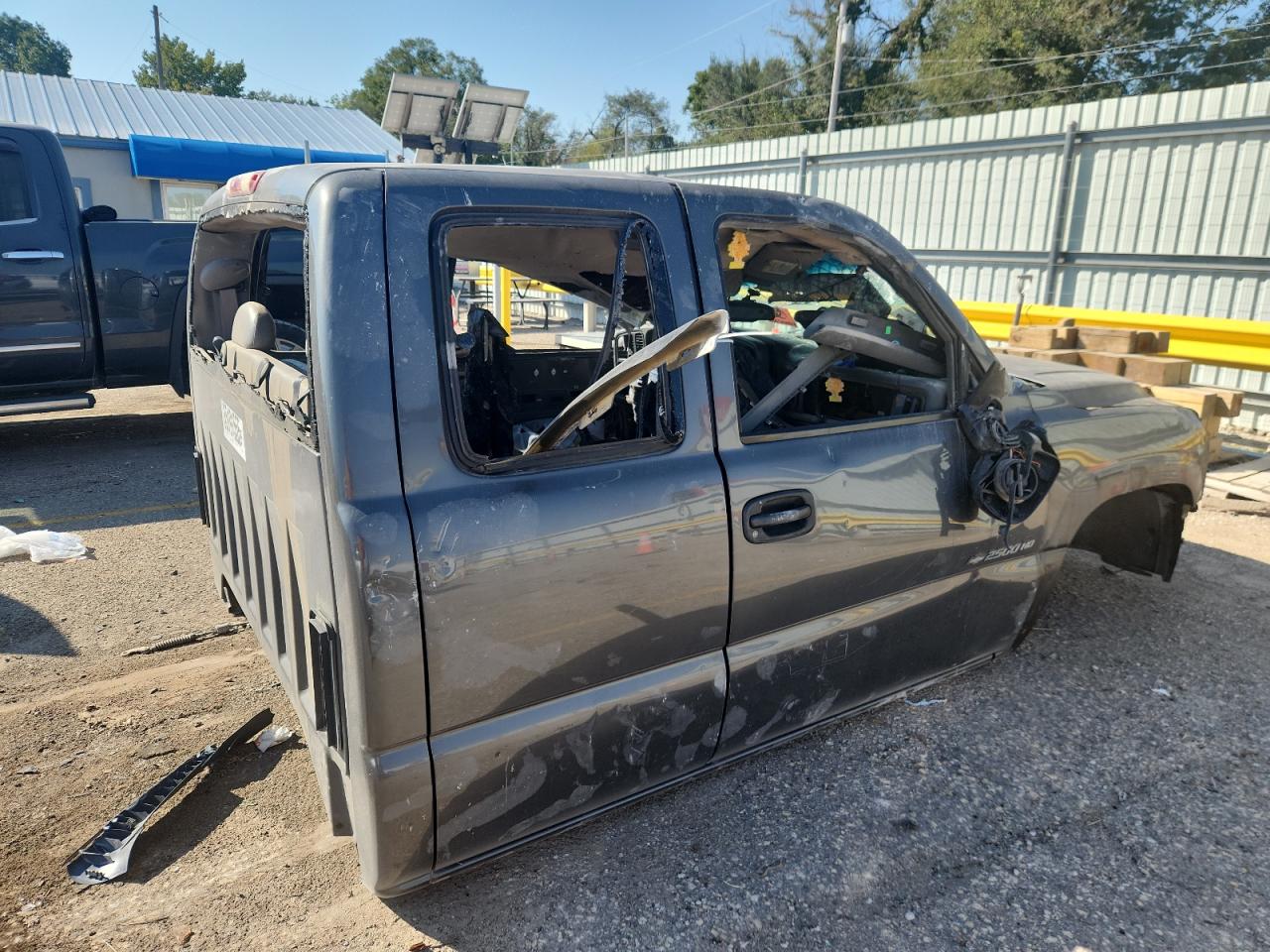 2002 CHEVROLET Silverado VIN 1GCHK29GX2E262543 photo 3