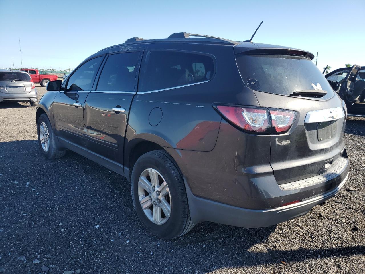 2014 Chevrolet Traverse VIN 1GNKRHKD7EJ361571 photo 2