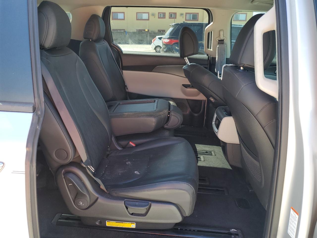 2023 Kia Carnival l VIN KNDNB4H31P6272134 photo 11