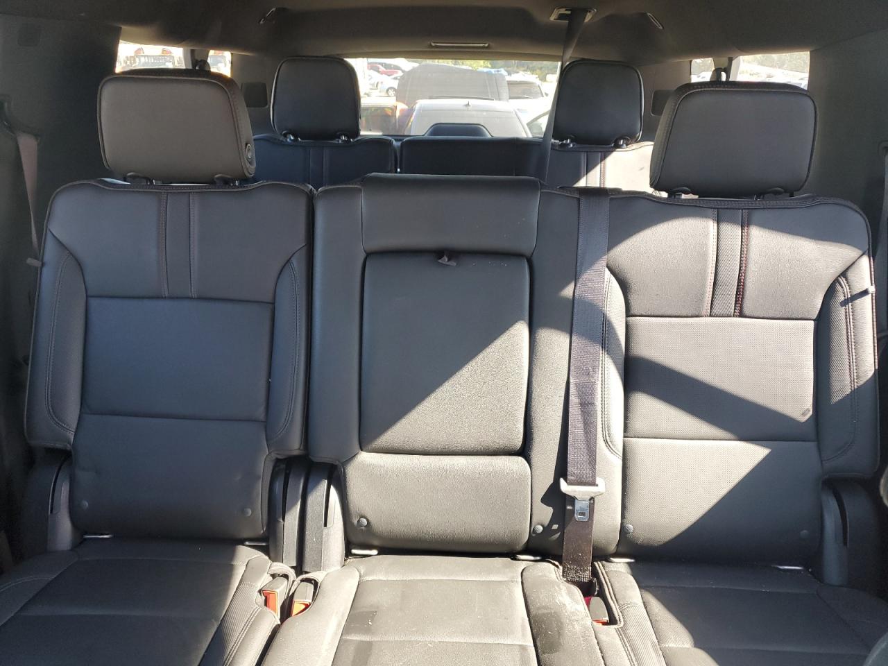 2021 Chevrolet Suburban VIN 1GNSKEKD1MR332036 photo 10