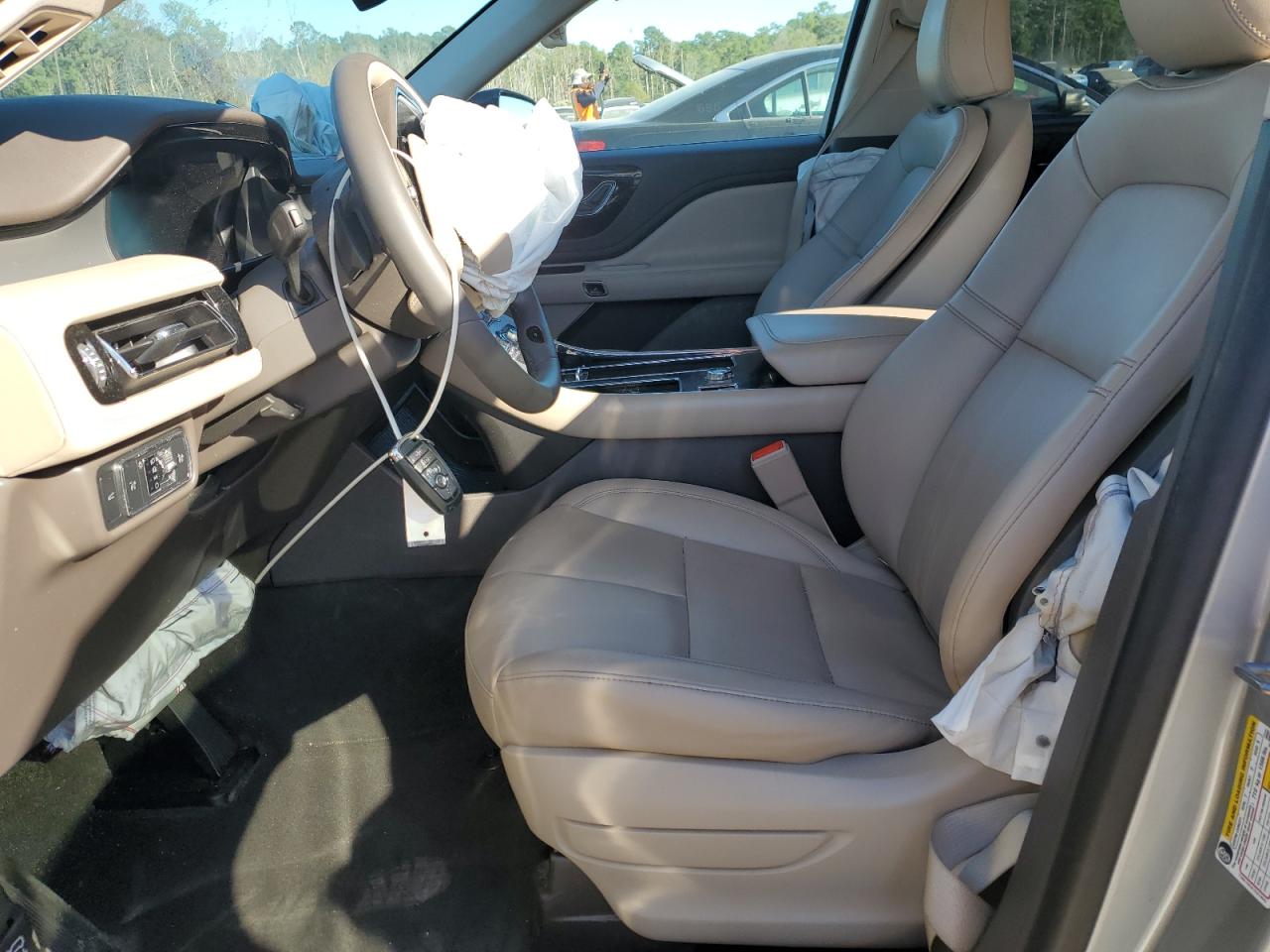 2023 Lincoln Aviator VIN 5LM5J6WC0PGL11056 photo 7