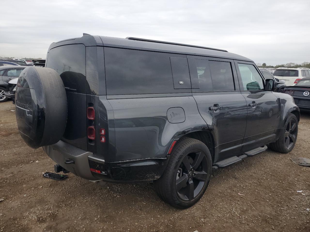 2024 LANDAU Defender VIN SALE2FEU2R2315083 photo 3