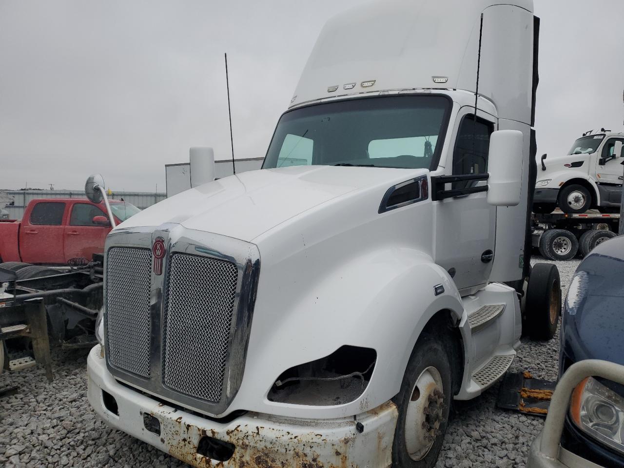2014 KENWORTH All models VIN 1XKYA48X4EJ402540 photo 2