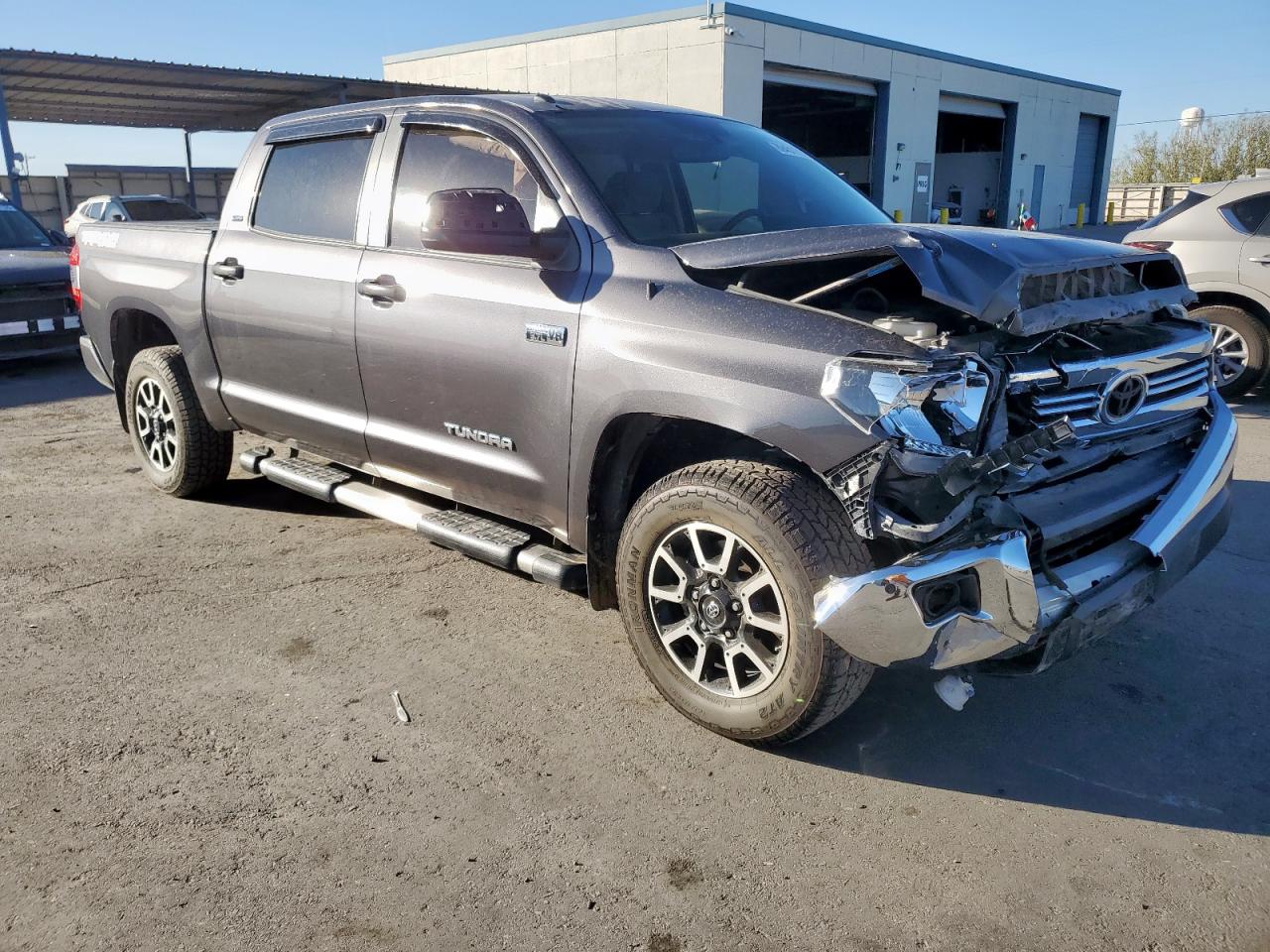 2017 Toyota Tundra VIN 5TFDW5F12HX596437 photo 4