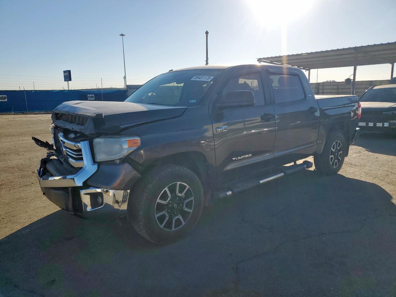 2017 Toyota Tundra VIN 5TFDW5F12HX596437 photo 1