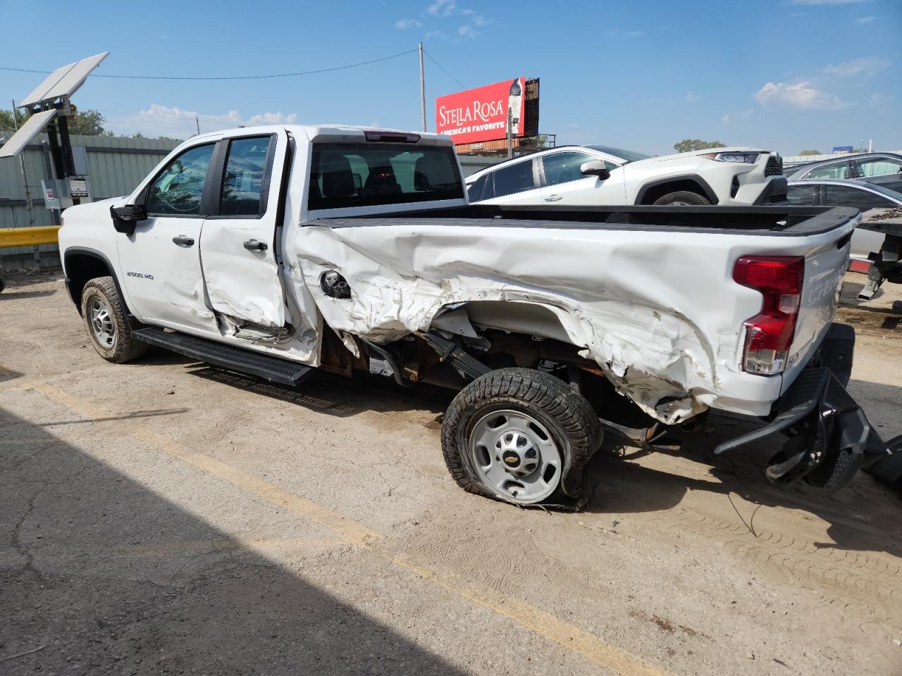 2021 Chev All models VIN 1GC5WLE75MF198704 photo 2