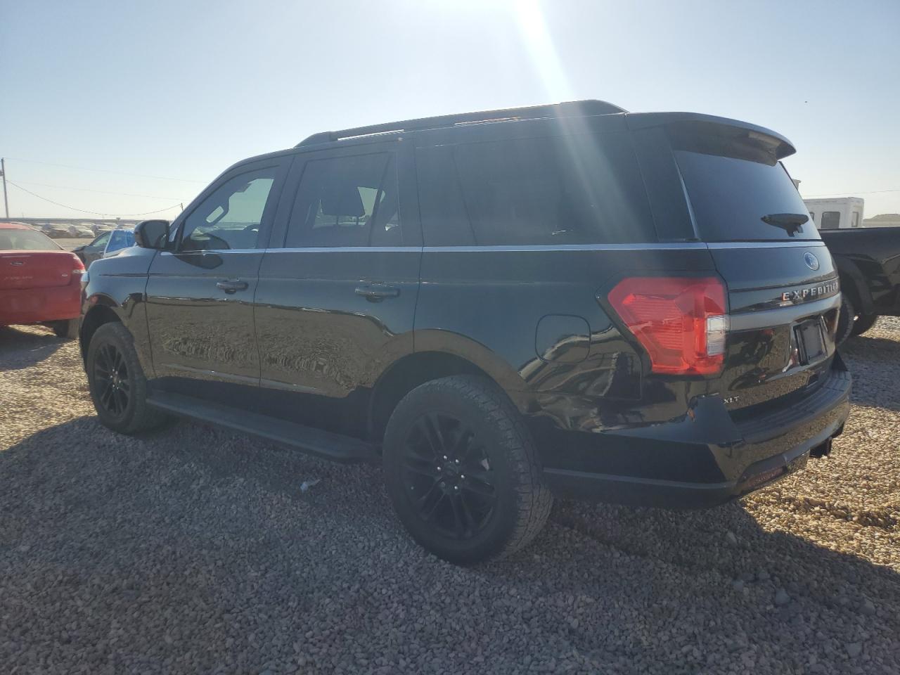 2024 Ford Expedition VIN 1FMJU1J82REA26601 photo 2