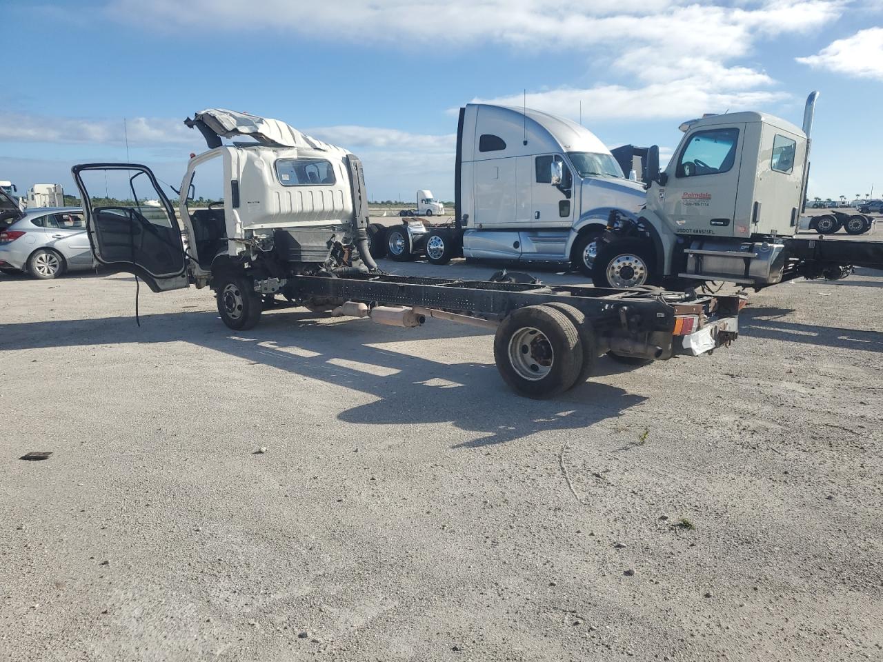 2021 Isuzu All models VIN 54DB4W1D6MS202798 photo 2