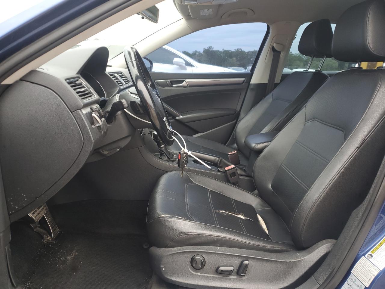 2017 Volkswagen Passat VIN 1VWDT7A33HC065118 photo 7