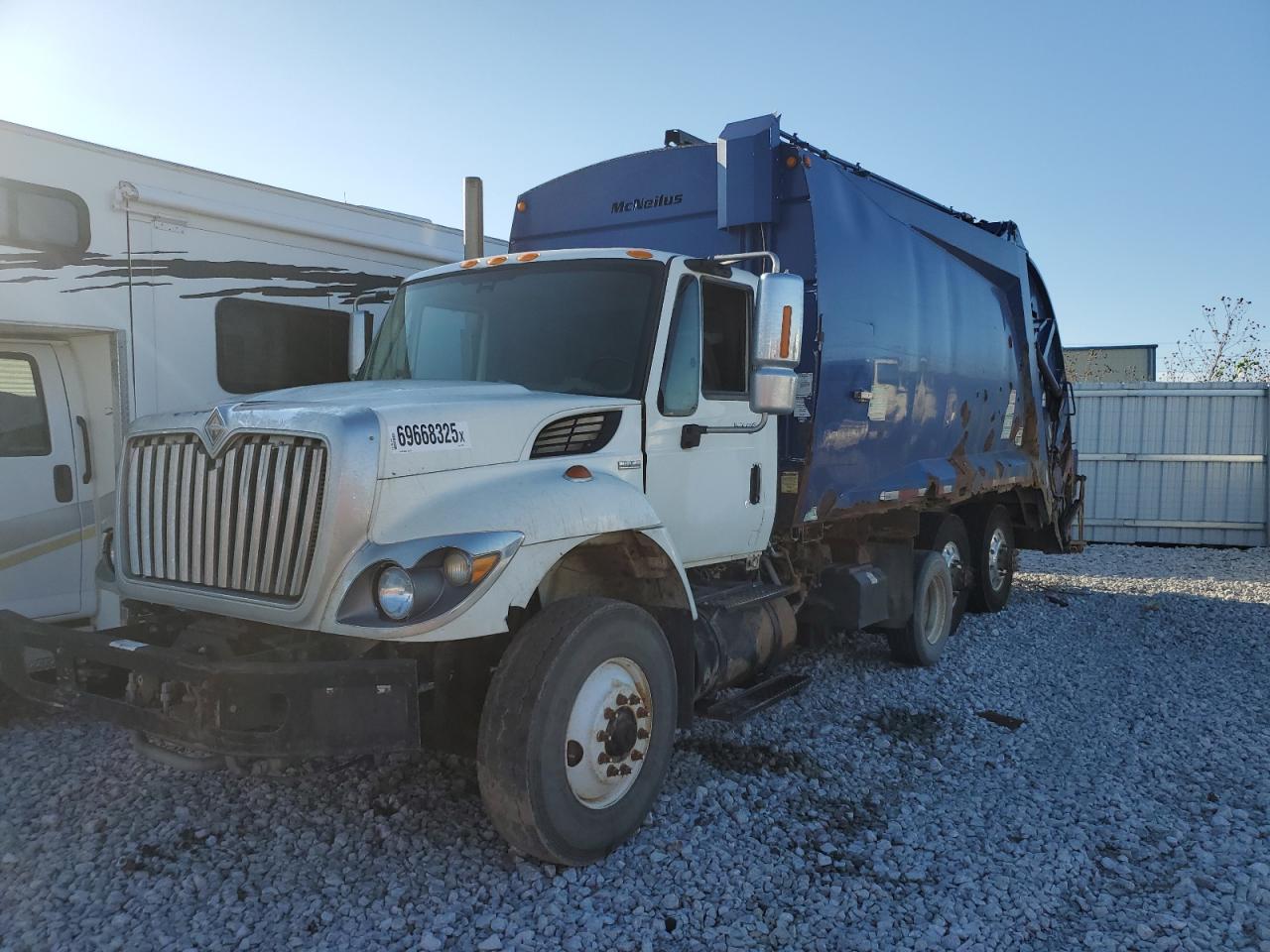 2008 International All models VIN 1HTWGAAT38J690825 photo 2
