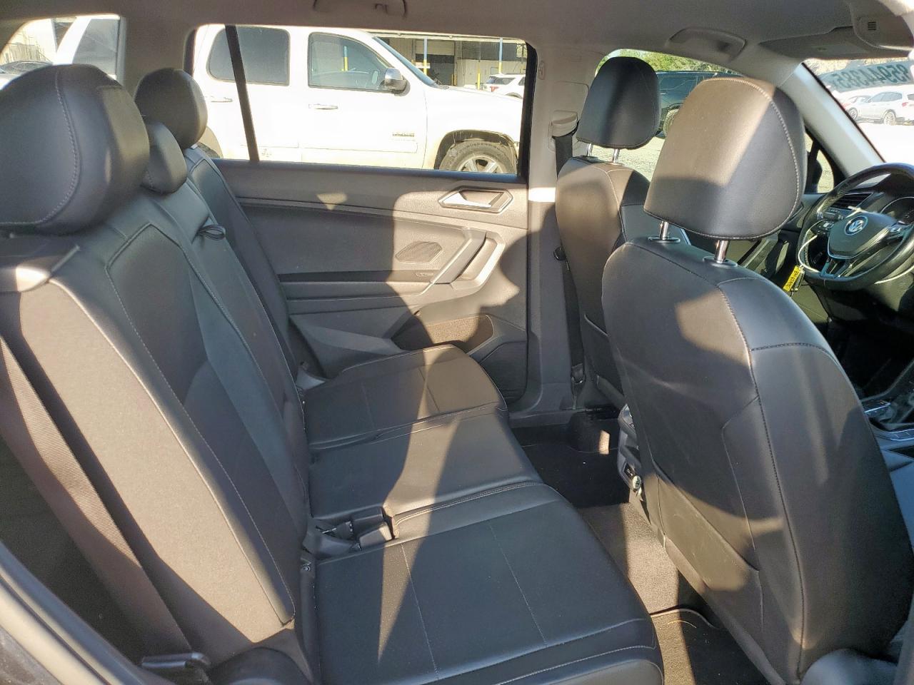 2018 Volkswagen Tiguan VIN 3VV3B7AX4JM106589 photo 11