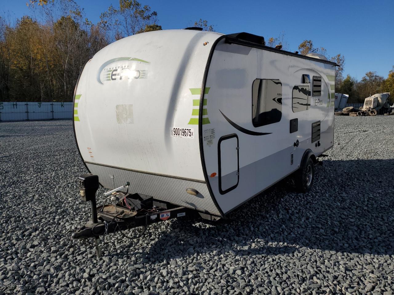 2018 FLAGSTF/FR M-22fbs VIN 5ZT2FSHC4J3001930 photo 2