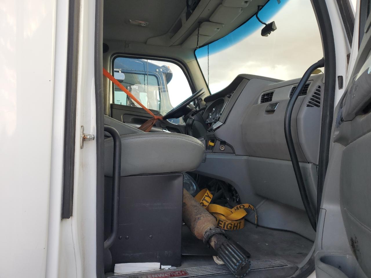 2014 KENWORTH All models VIN 1XKYA48X4EJ402540 photo 5